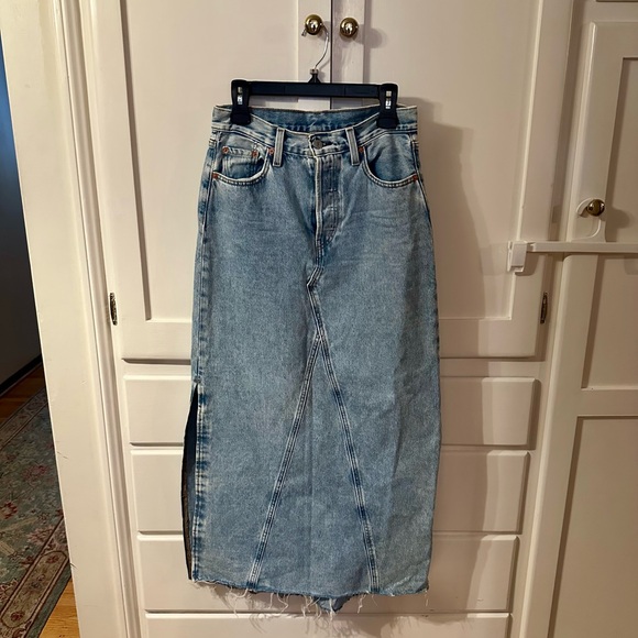 💙Levi's Iconic Side-Slit Denim Maxi Skirt - Not In The Mood💙 - Picture 3 of 8